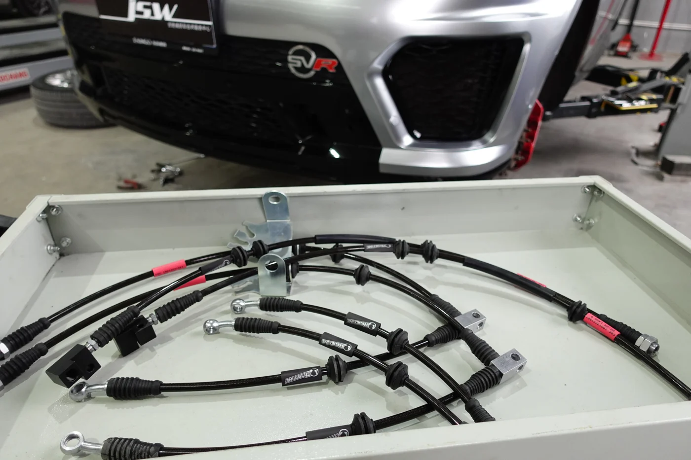 REDEFINE stainless steel brake lines for Land Rover SVR