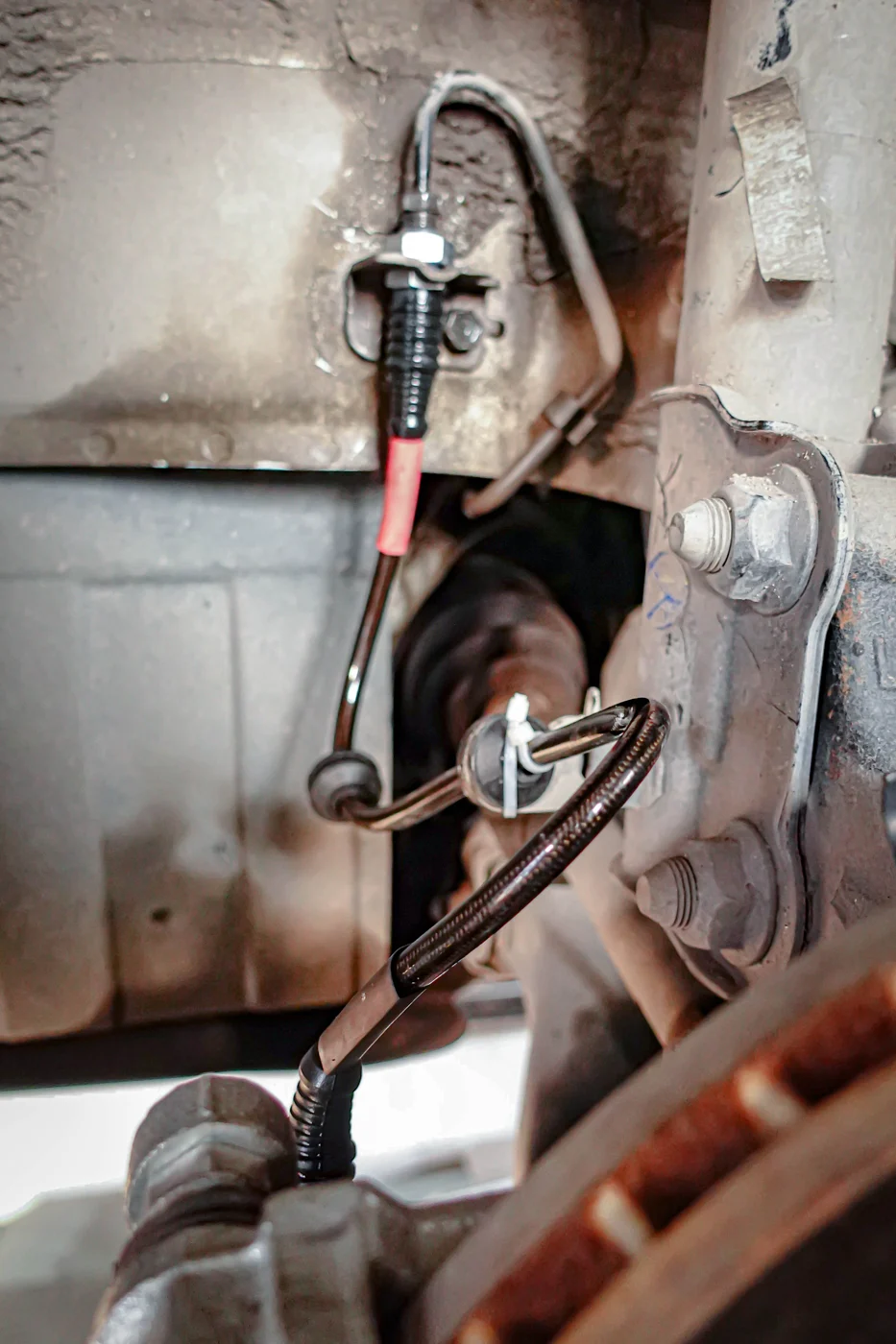 REDEFINE stainless steel brake lines for Mistra